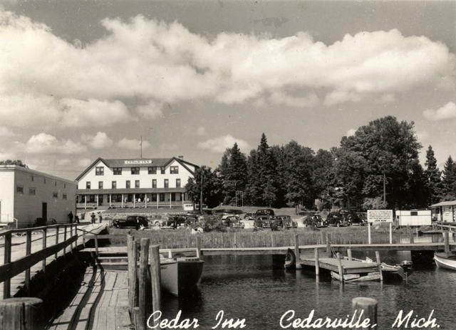 Cedar Inn - Old Postcard